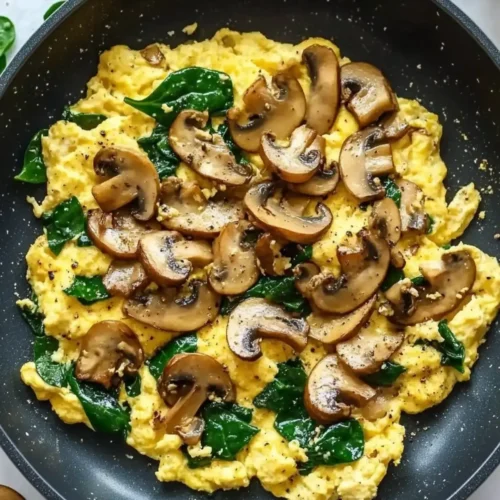 10-Minute Mushroom Spinach Scrambled Eggs