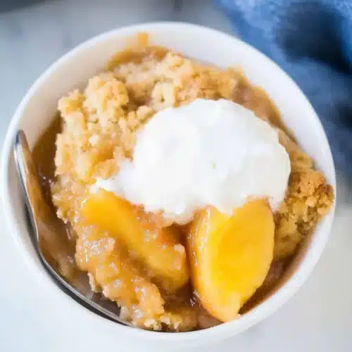 Slow Cooker Peach Cobbler